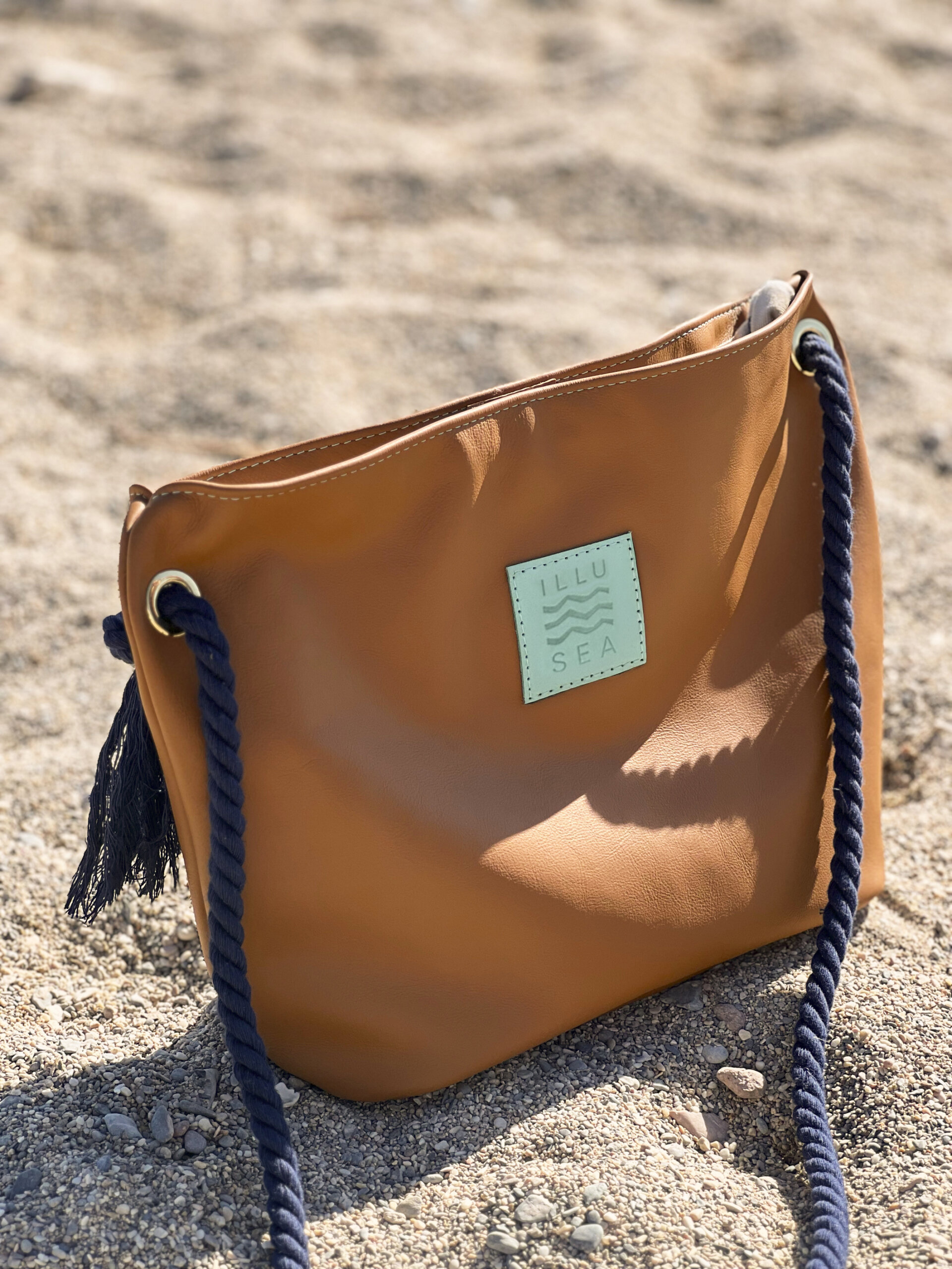 Yoyage Shoulder Bag in Camel
