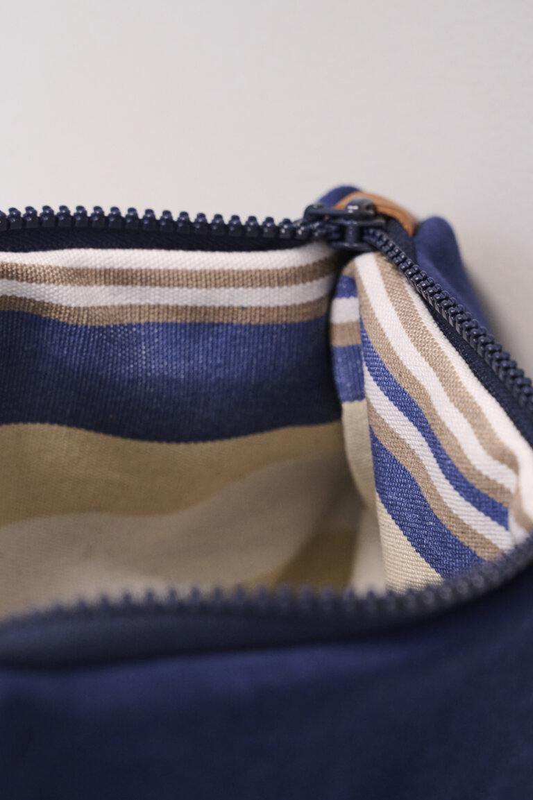 Salty Clutch Bag in Navy Blue