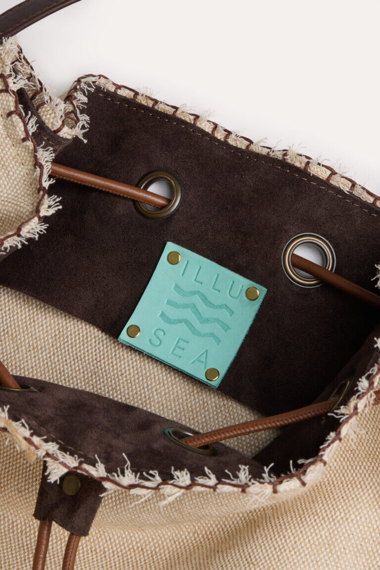 Large Wave Pouch Bag in Natural